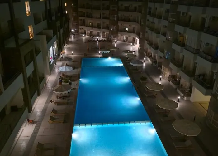 With Pool View In Alhambra Avenue South Aparthotel 3*
