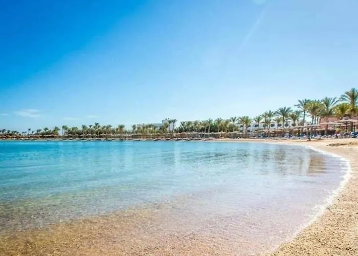 Aparthotel With Pool View In Alhambra Avenue South Hurghada